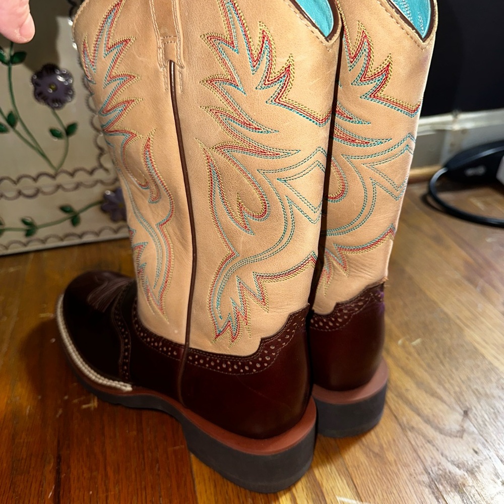 Ariat two-tone western boots, leather cowgirl boots, brown and tan embroidered - Picture 8 of 11